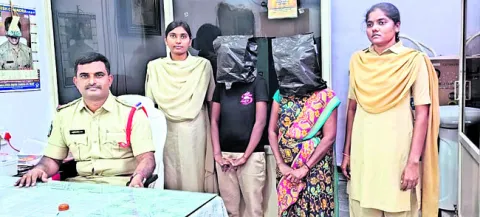 ఇద్దరు మహిళల అరెస్ట్‌ 