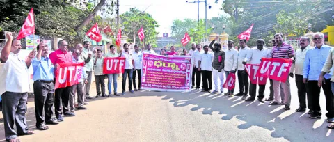 రివ్యూ పిటిషన్‌ వేయడంలో ప్రభుత్వ నిర్లక్ష్యం 