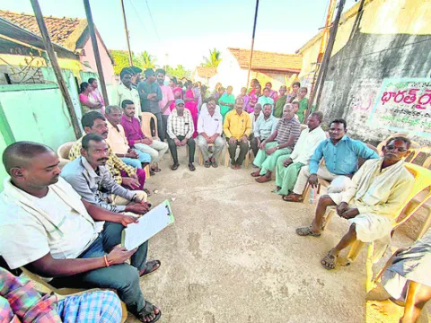 డప్పు కొట్టం.. చీపురు పట్టం