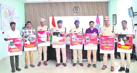 సైబర్‌ మోసాలపై అప్రమత్తంగా ఉండాలి 