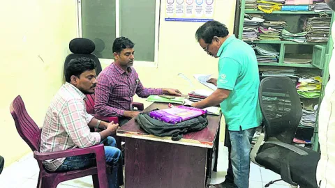 ఏసీబీకి చిక్కిన సీనియర్‌ అసిస్టెంట్‌