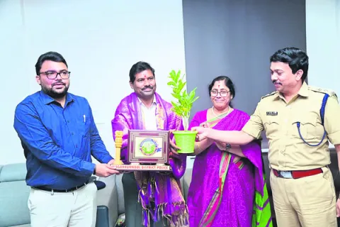 సమష్టి కృషితోనే ఎన్నికలు విజయవంతం