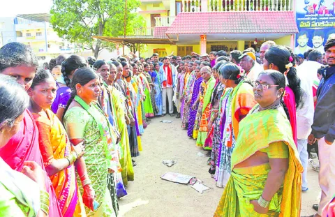కొత్త సర్పంచుల సందడి