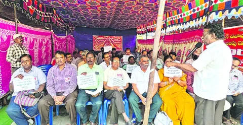 విద్యాహక్కు చట్టంలో సవరణ తీసుకురావాలి 