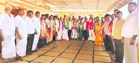 పారదర్శకంగా గ్రామాభివృద్ధికి కృషి 