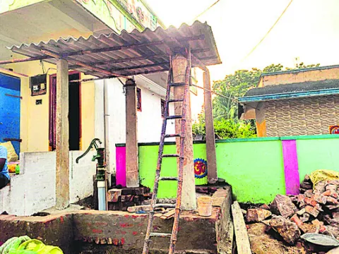 ఆలయ భూమి ఆక్రమణ   