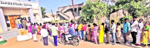 రైతులకు యూరియా కష్టాలు