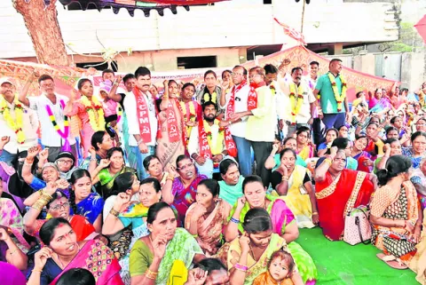 గుడిసెవాసులకు  ఇళ్ల పట్టాలివ్వాలి