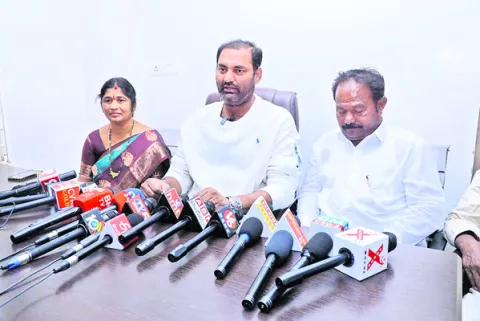 బిల్లులు ఇవ్వకుండా సర్పంచ్‌లను చంపింది మీరు కాదా? 