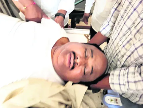 బైక్‌ను ఢీకొట్టిన లారీ