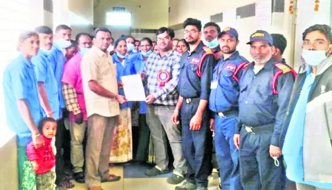 కనీస వేతనాలు చెల్లించాలని వినతి