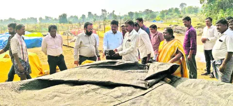 ధాన్యం ఆరబెట్టి తీసుకు రావాలి