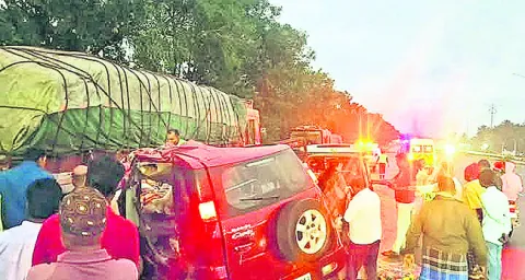 రోడ్డు ప్రమాదంలో అత్త, అల్లుడు మృతి 