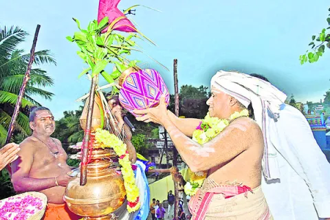అంకాళమ్మకు ప్రత్యేక పూజలు 