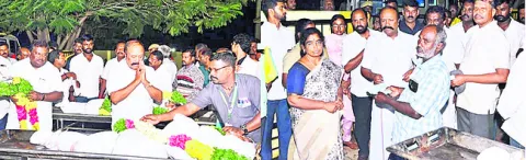 క్షతగాత్రులకు  మంత్రుల పరామర్శ 