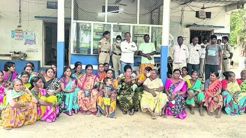 మున్సిపల్‌ కార్యాలయం ముట్టడి 