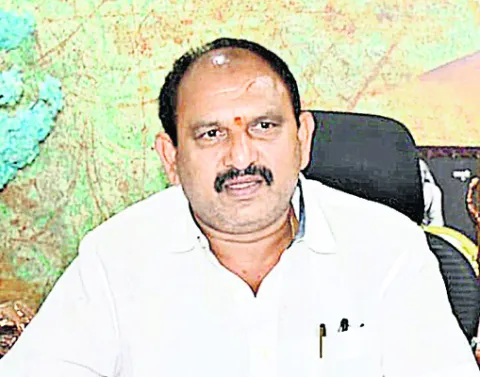 ముఖ్యమంత్రి చెప్పేవన్నీ అబద్ధాలే 