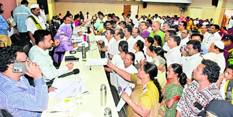 అర్జీల పరిష్కారం వేగవంతం 