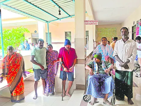 ఉద్యోగుల నిర్వాకం.. దివ్యాంగులకు శాపం