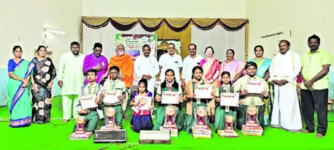 భగవద్గీతను అందరూ చదవాలి