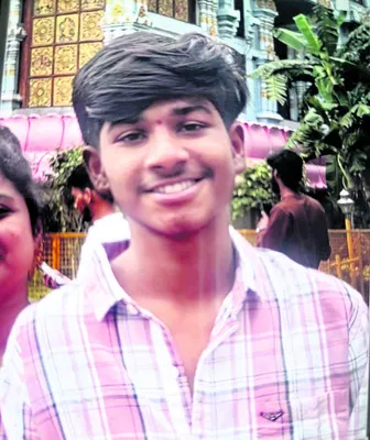 బొలెరో వాహనం బోల్తా ..  వ్యక్తి మృతి  