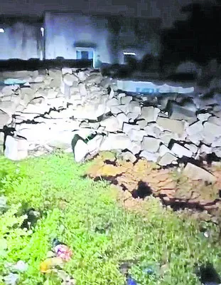 గంజాయి గ్యాంగ్‌  ఇళ్లు ధ్వంసం 
