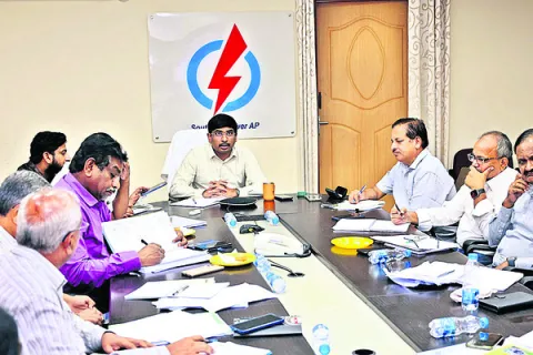 సీఎండీకి ఎనిమిది ఫిర్యాదులు