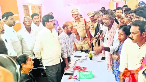 ప్రభుత్వ కుంటలో పనులు ఆపాలి