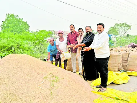 అన్నదాతకు అడుగడుగునా కష్టాలు 