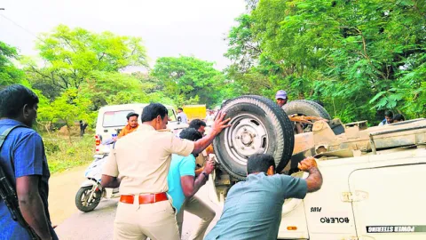 బొలేరో ఢీకొని ముగ్గురికి గాయాలు