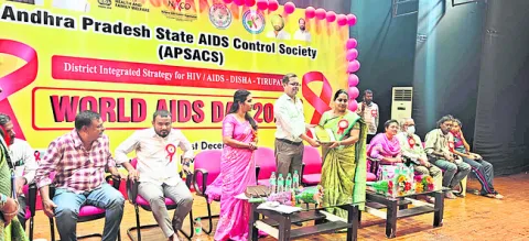 ఎయిడ్స్‌పై అప్రమత్తంగా ఉండాలి 
