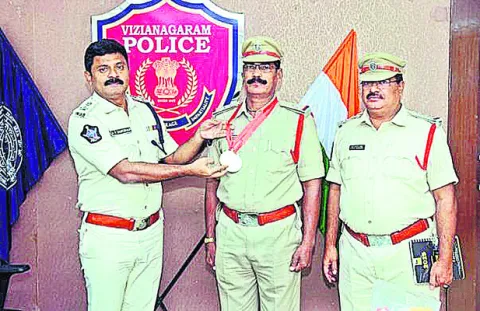 పవర్‌ లిఫ్టింగ్‌లో గోల్డ్‌మెడల్స్‌