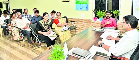 ఎయిర్‌పోర్ట్‌కు వసతులు కల్పించండి 