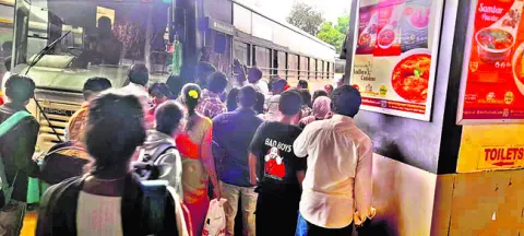 ఉచితమే.. ప్రయాణం నరకమే ! 