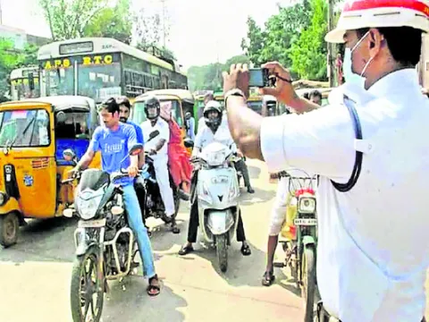 ట్రాఫిక్‌ ఉల్లంఘనులు