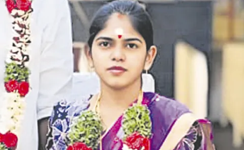 IAS Officer Daughter ends life