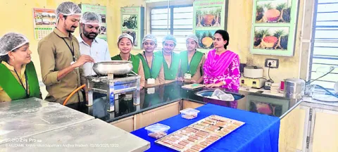 నాలుగు ఫ్లేవర్స్‌లో తాండ్ర తయారీ