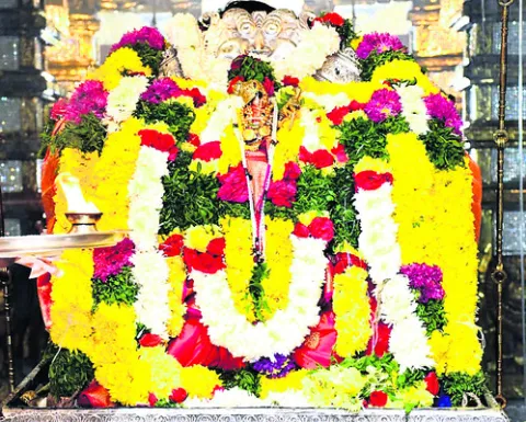 యాదగిరి క్షేత్రంలో నేత్రపర్వంగా ఊంజల్‌ సేవ