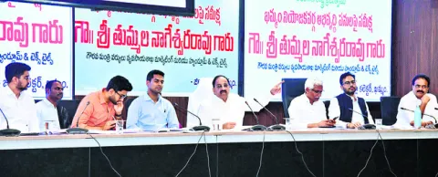 గడువులోగా అభివృద్ధి పనులు