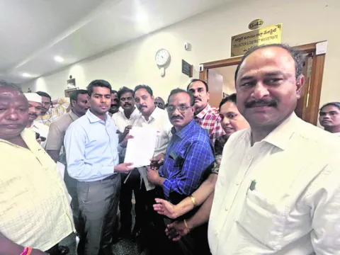 తిరిగి విధుల్లోకి తీసుకోండి