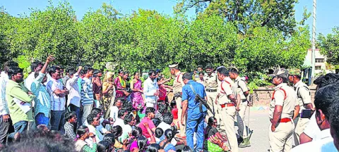 సర్పంచ్‌ ఓట్ల లెక్కింపులో తేడాపై ఆందోళన 