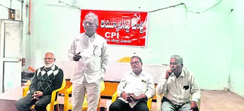 రాజ్యాంగ హక్కులను హరిస్తున్నారు 