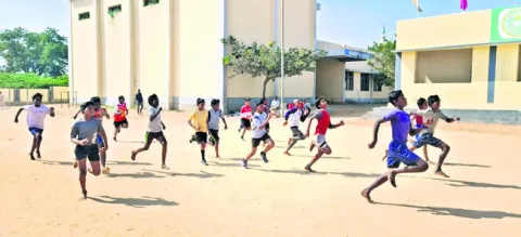 ఉత్సాహంగా జిల్లాస్థాయి అథ్లెటిక్స్‌ ఎంపిక పోటీలు 