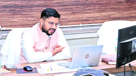 యాప్‌ వినియోగంపై రైతులకు                          అవగాహ