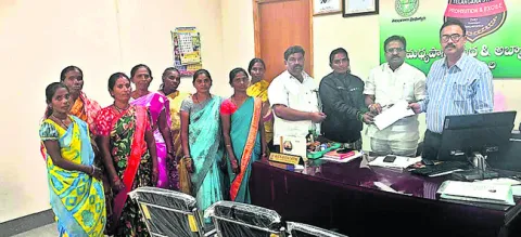 గుడుంబా తయారీ అరికట్టాలి