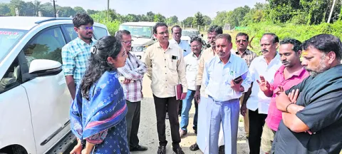 క్వారీలతో పల్లె రోడ్లు ఛిద్రం 