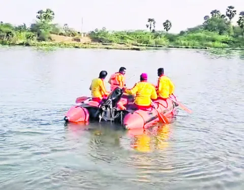 గల్లంతైన వ్యక్తి ఆచూకీ కోసం గాలింపు