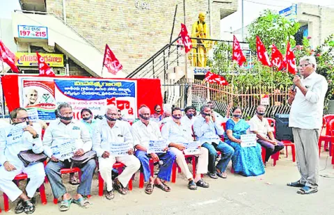 పేదల పొట్ట కొట్టేందుకే ఉపాధిలో మార్పులు