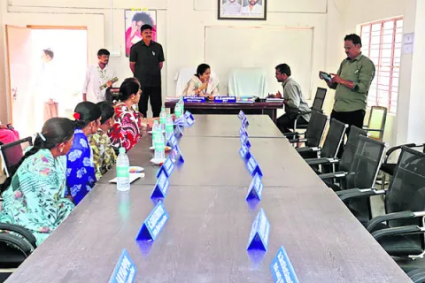 అక్రమ బిల్లులకు ఆమోదం