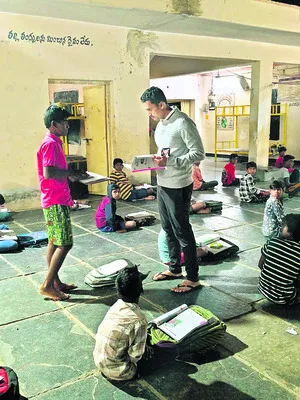 ఉన్నత లక్ష్యాలతో  బంగారు భవిష్యత్తు 